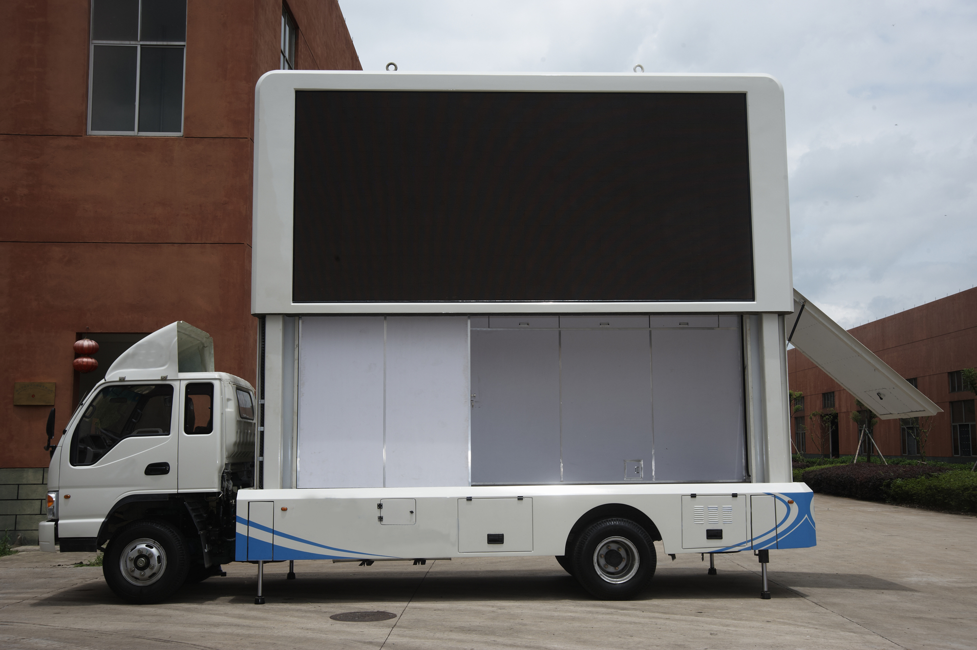1R1G1B P10 IP65 Aluminum Moving Led Mobile Billboard Display Screens CE